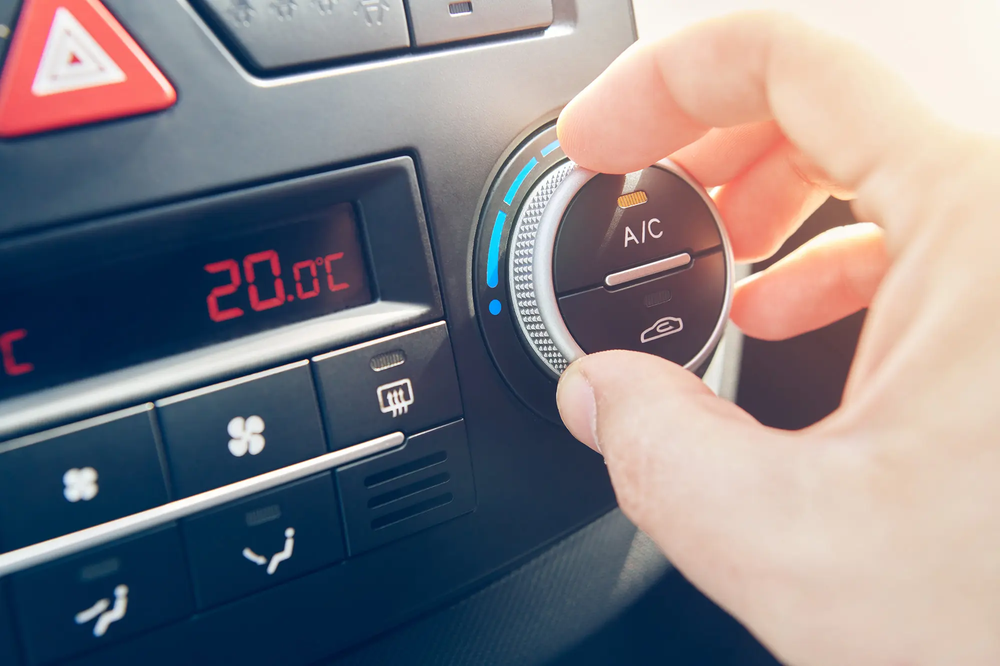 Vehicle air conditioning vents and controls