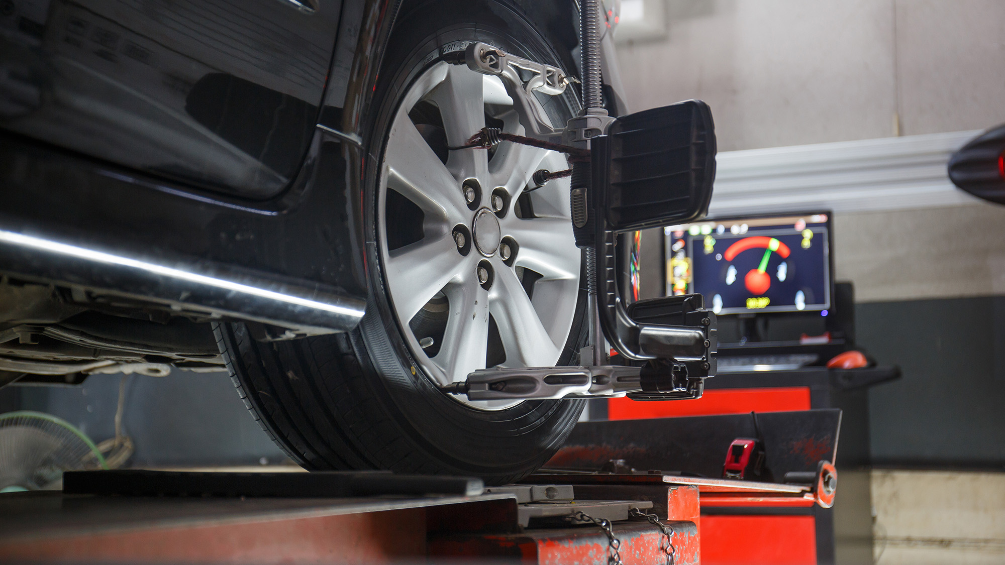Technician analysing a vehicle fault in the workshop